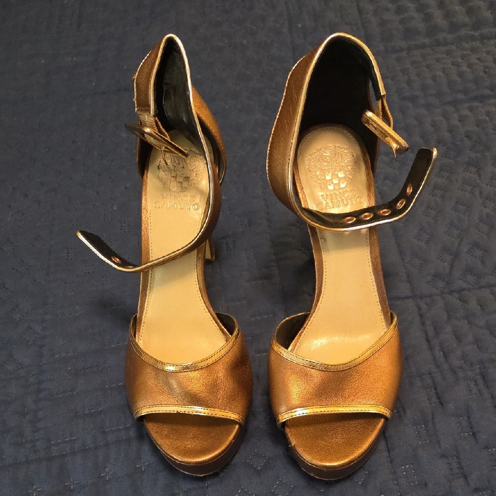 **FINAL SALE**EUC VINCE CAMUTO PLATFORM HEELS-SIZE 9-DONATE 04/19/26